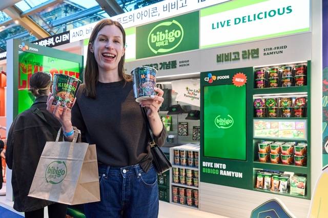 CJ가 밀라노 코리아하우스 홍보관에 K푸드-콘텐츠-뷰티를 함께 즐길 수 있는 체험 공간을 마련했다.(CJ그룹 제공)