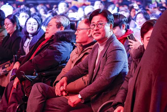 제명이 확정된 김종혁 전 국민의힘 최고위원이 어제(8일) 서울 잠실실내체육관에서 열린 한동훈 전 대표 토크콘서트에 참석하고 있다. (출처 : 뉴시스)