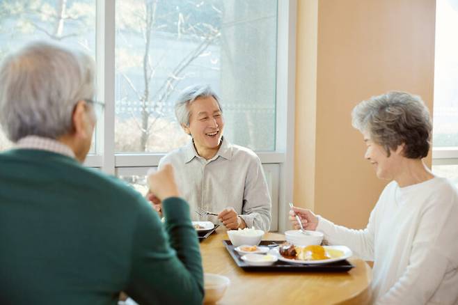 단백질과 식이 섬유가 풍부한 아침 식사를 하면 여러 가지 건강상 이점을 얻을 수 있다. 사진=클립아트코리아