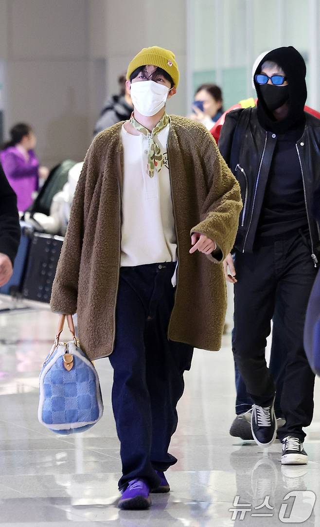방탄소년단(BTS) 제이홉이 해외 일정을 마치고 9일 오후 인천국제공항을 통해 귀국하고 있다. BTS는 다음 달 20일 정규 5집 '아리랑'(ARIRANG)을 발표하고 다음 날인 21일 광화문광장에서 컴백 공연을 선보일 예정이다. 2026.2.9 ⓒ 뉴스1 박지혜 기자