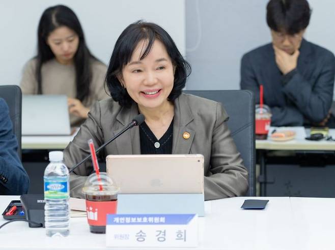 개인정보보호위원회는 보건복지부와 공동으로 보건의료 분야 개인정보 규제 합리화를 위한 현장 간담회를 개최했다고 9일 밝혔다. 송경희 개인정보위 위원장이 간담회에서 발언하고 있다. 개인정보보호위원회 제공