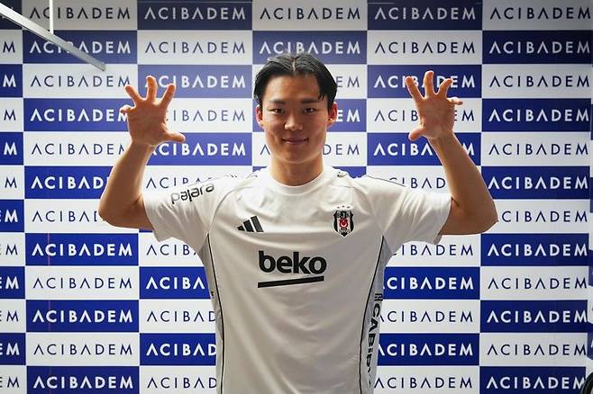 [서울=뉴시스] 한국 남자 축구 대표팀 공격수 오현규(25)가 5일(한국 시간) 튀르키예 프로축구 쉬페르리그 베식타시로 이적했다. (사진=베식타시 SNS 캡처) 2026.02.05. photo@newsis.com *재판매 및 DB 금지