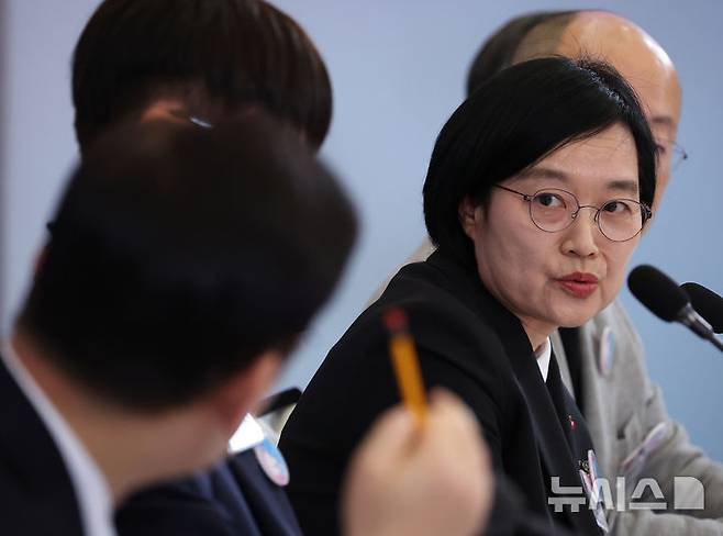 [서울=뉴시스] 고범준 기자 = 한성숙 중소벤처기업부 장관이 지난달 30일 청와대에서 열린 국가창업시대 전략회의 'K-스타트업이 미래를 만든다'에서 발언하고 있다. (청와대통신사진기자단) 2026.02.09. bjko@newsis.com