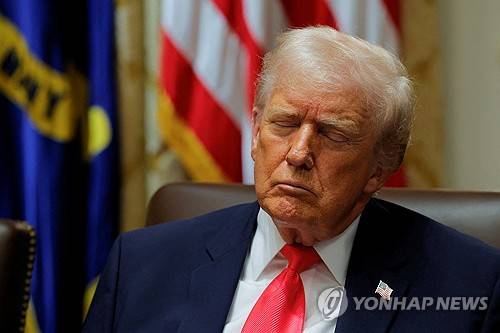 회의 도중 조는 듯한 모습의 도널드 트럼프 미국 대통령 [로이터 연합뉴스 자료사진]