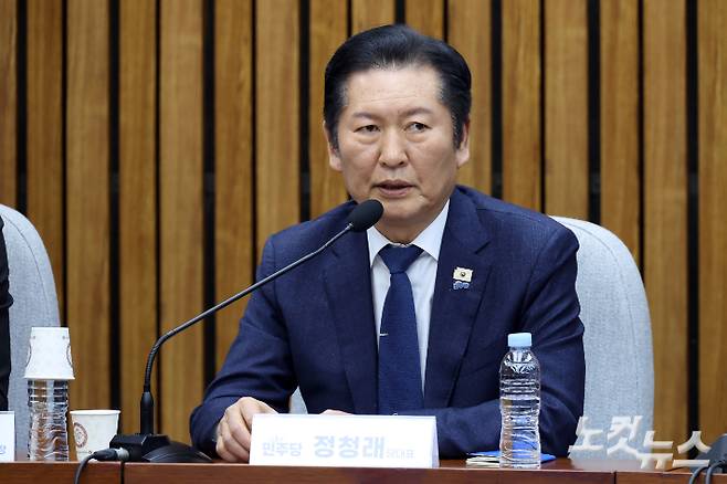 더불어민주당 정청래 대표가 6일 서울 여의도 국회에서 열린 조국혁신당과 합당 관련 3선의원 간담회에서 발언을 하고 있다. 윤창원 기자