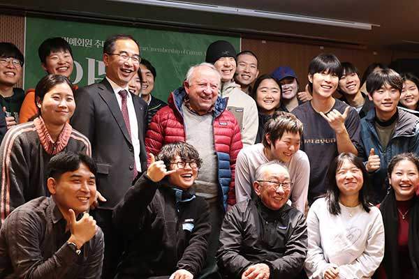 미래를 열어갈 차세대 클라이머들과 함께.
