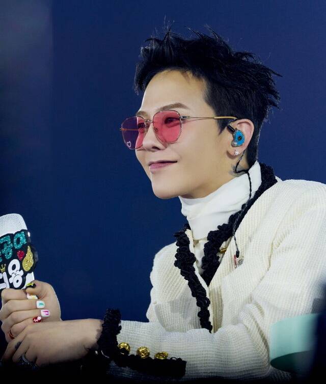 그룹 빅뱅의 멤버 지드래곤. 갤럭시코퍼레이션