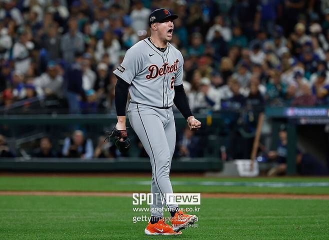 ▲&nbsp;스쿠발의 가장 유력한 행선지로 뽑히는 다저스도 후반기 감당해야 할 연봉이 늘어나면서 계산기를 다시 두드려야 할 상황이 됐다. 이미 천문학적인 사치세(부유세)를 내고 있는 다저스라 이 연봉 규모는 더 많은 사치세를 부른다.