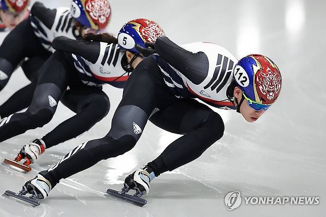 훈련 나선 이준서 (밀라노=연합뉴스) 서대연 기자 = 2026 밀라노ㆍ코르티나담페초 동계올림픽 쇼트트랙에 출전하는 이준서가 8일(현지시간) 이탈리아 밀라노 아이스스케이팅 아레나에서 훈련하고 있다. 2026.2.9 dwise@yna.co.kr