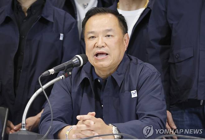 '총선 승리' 아누틴 태국 총리 지난 8일(현지시간) 태국 방콕의 품짜이타이당 당사에서 아누틴 찬위라꾼 총리가 기자회견을 하고 있다.
[EPA 연합뉴스 자료사진. 재판매 및 DB 금지]