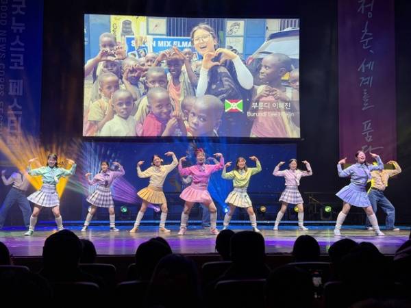 10일 오후 7시 충북 청주 cjb미디어센터 에덴아트홀에서 굿뉴스코 페스티벌이 열린 가운데 '라이쳐스 스타즈'팀이 식전 축하무대를 진행하고 있다./이용주기자