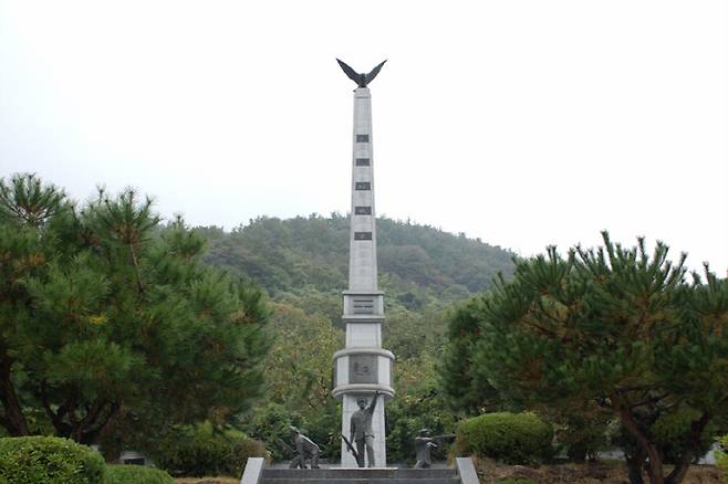 전남 곡성군 오곡면에 세워진 '경찰 승전탑'.곡성경찰서 한정일 서장과 경찰관 317명은 6·25전쟁 당시 경남 하동 방향으로 진격하던 북한군 기갑연대를 매복 공격해 전과를 거뒀다.이 전투는 6·25전쟁사에서 유일하게 전과를 올린 한 경찰 승전이라 평가받고 있다. /국가보훈처 제공