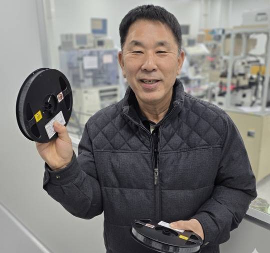 에이치엔에스하이텍 김정희 대표가 제품을 소개하고 있다. 사진제공/에이치엔에스하이텍