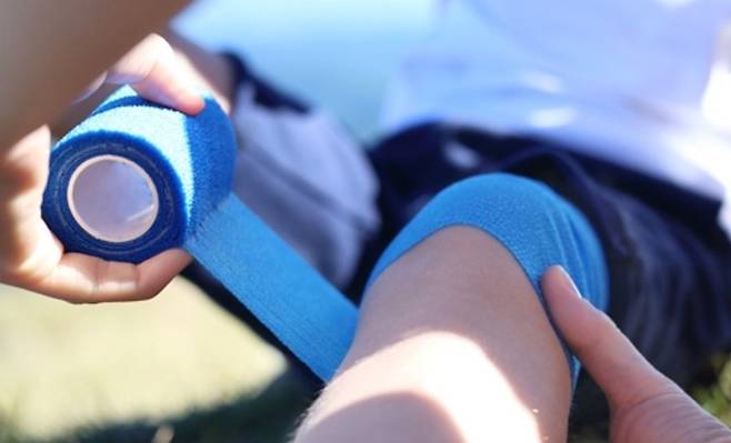 ▲부상 부위를 너무 압박하면 오히려 역효과가 난다. 사진=바른세상병원 블로그