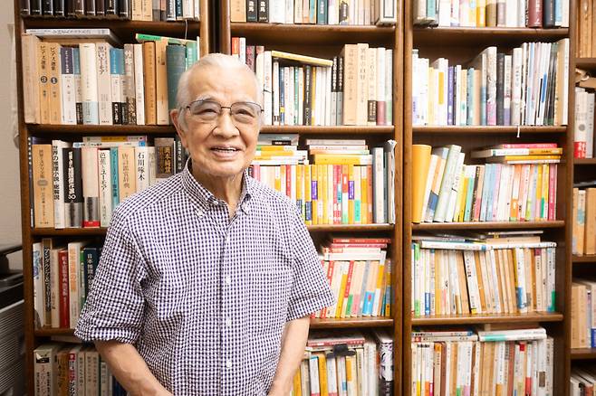 ‘90세, 남자의 자취 생활’을 펴낸 작가 아토다 다카시.(신초샤(新潮社) 제공, ©Shinchosha)
