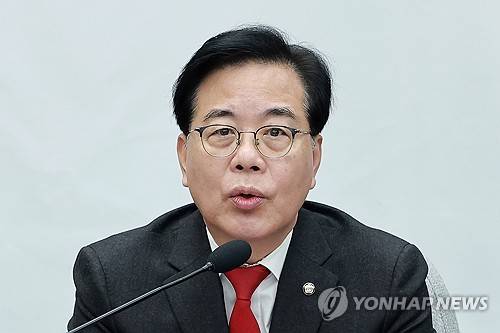 국민의힘 원내대책회의서 발언하는 송언석 원내대표(서울=연합뉴스) 신현우 기자 = 국민의힘 송언석 원내대표가 10일 국회에서 열린 원내대책회의에 참석해 발언하고 있다. 2026.2.10 nowwego@yna.co.kr