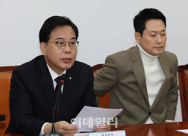 [이데일리 노진환 기자] 송언석 국민의힘 원내대표가 5일 서울 여의도 국회에서 열린 최고위원회의에서 모두발언을 하고 있다.