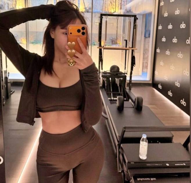 나띠가 필라테스를 하고 있다. 사진=나띠 인스타그램