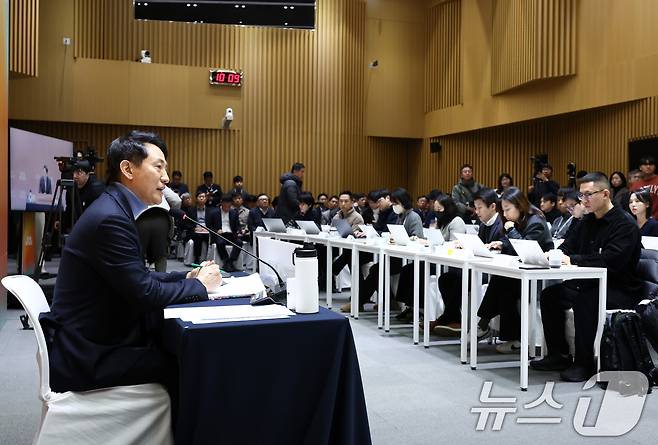 오세훈 서울시장이 10일 서울 중구 서울시청에서 열린 출입기자단 신년 간담회에서 발언하고 있다. 2026.2.10 ⓒ 뉴스1 최지환 기자
