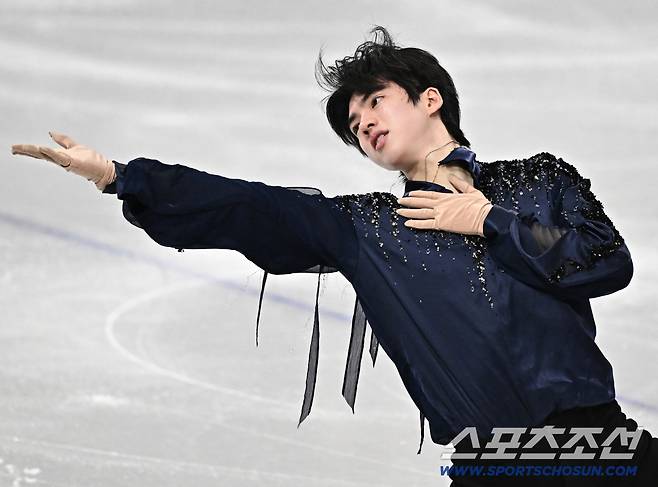 8일 이탈리아 밀라노 아이스스케이팅 아레나에서 열린 피겨 팀이벤트 남자싱글. 연기를 펼치고 있는 차준환. 밀라노(이탈리아)=송정헌 기자songs@sportschosun.com/2026.02.08/