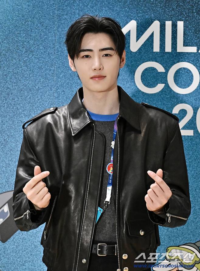 엔하이픈 성훈이 9일(한국시간) 이탈리아 밀라노 올림픽 메인프레스센터를 방문했다. 기자회견을 마치고 포즈를 취하고 있는 성훈. 밀라노(이탈리아)=송정헌 기자songs@sportschosun.com/2026.02.09/