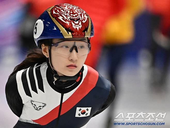 6일 이탈리아 밀라노 아이스스케이팅 아레나 연습링크에서 쇼트트랙 선수들이 훈련을 했다. 트랙을 돌고 있는 최민정. 밀라노(이탈리아)=송정헌 기자songs@sportschosun.com/2026.02.06/