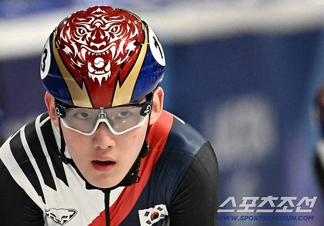 6일 이탈리아 밀라노 아이스스케이팅 아레나 연습링크에서 쇼트트랙 선수들이 훈련을 했다. 트랙을 돌며 몸을 풀고 있는 임종언. 밀라노(이탈리아)=송정헌 기자songs@sportschosun.com/2026.02.06/