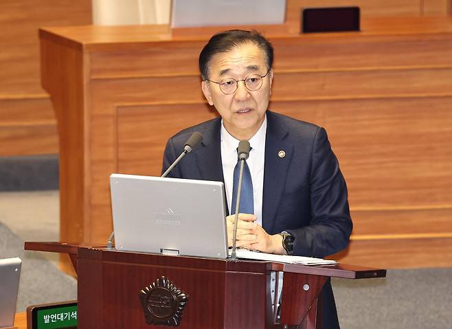 김윤덕 국토교통부 장관이 10일 오후 서울 여의도 국회에서 열린 제432회국회(임시회) 제5차 본회의에서 경제에 관한 대정부질문에 답변을 하고 있다. 2026.02.10. 서울=뉴시스