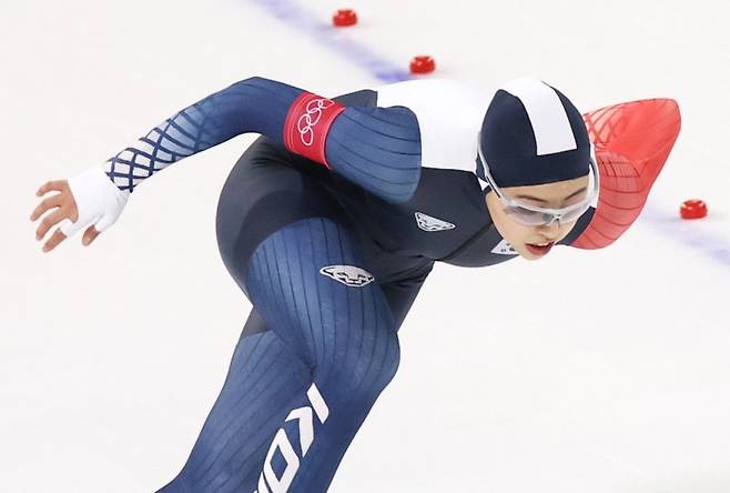 이탈리아 밀라노 스피드스케이팅 스타디움에서 열린 2026 밀라노-코르티나담페초 동계올림픽 스피드스케이팅 여자 1,000ｍ 경기에서 이나현이 질주하고 있다.연합뉴스