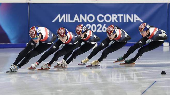 2026 밀라노-코르티나 동계올림픽 쇼트트랙에 출전하는 대표팀 선수들이 8일(현지시간) 이탈리아 밀라노 아이스스케이팅 아레나에서 훈련하고 있다. [사진=연합뉴스]