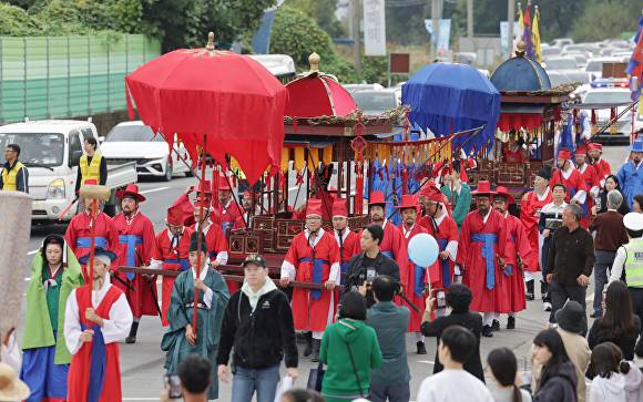 세종대왕과 초정약수축제 어가행차 모습. [사진=청주시]