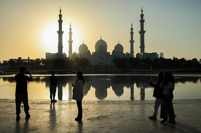 셰이크 자이드 그랜드 모스크 전경. /한경DB