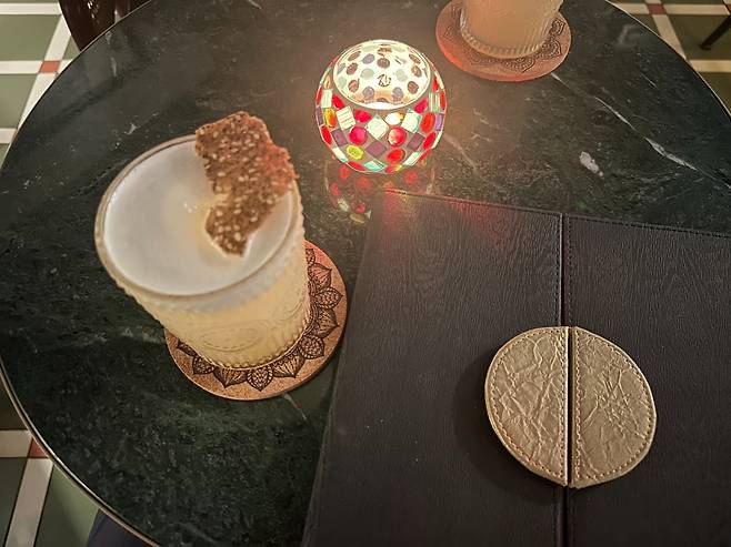 찬두 스피크이지바에서 즐기는 칵테일.싱가포르=류재도.