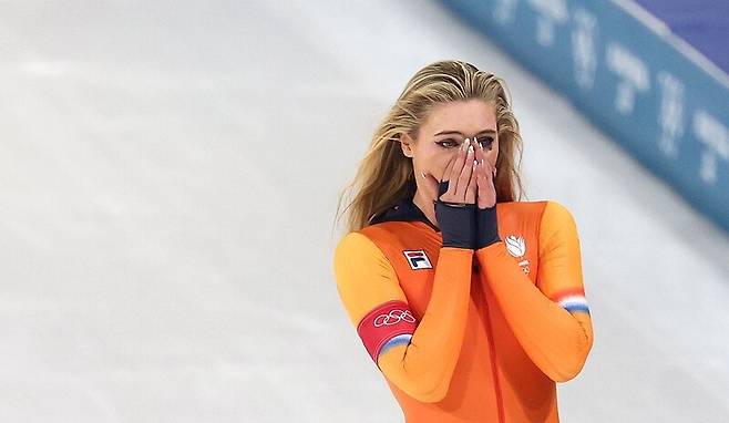 9일(현지시간) 이탈리아 밀라노 스피드스케이팅 스타디움에서 열린 2026 밀라노-코르티나담페초 동계올림픽 스피드스케이팅 여자 1,000m 경기에서 네덜란드의 유타 레이르담이 우승을 한 뒤 눈물을 흘리고 있다. 2026.2.10 / 사진=연합뉴스