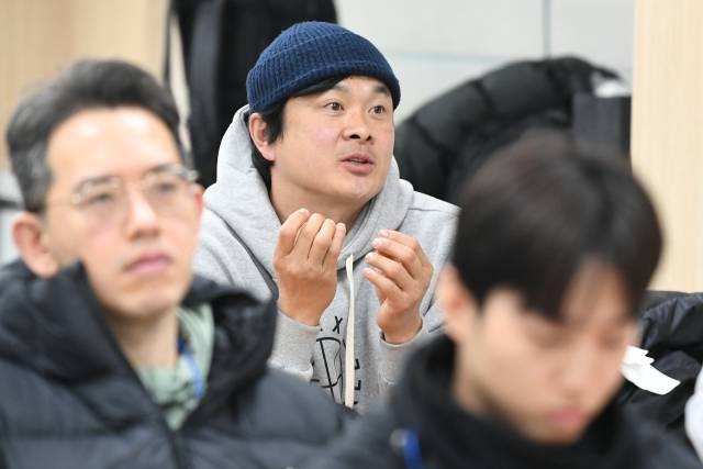 이미 11년째 아이들을 가르치고 있는 전문 지도자. 그러나 이서준 원장은 이번 유스 코치 아카데미를 통해 농구를 다시 배웠다고 밝혔다. 이서준 원장은 “가장 기초적인 부분을 어떻게 가르쳐야 할지 다시 배우는 것 같다. 특히 아이들을 가르칠 때는 눈높이를 더 낮춰야겠다고 생각하게 된다. 눈높이를 낮춘 뒤 더 디테일하게 다가간다면 아이들도 더 좋아하지 않을까 싶다”고 말했다. 사진=KBL 제공