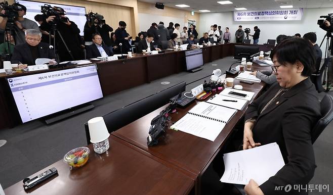 (서울=뉴스1) 구윤성 기자 = 정은경 보건복지부 장관이 6일 오후 서울 서초구 건강보험심사평가원 전문가자문회의장에서 열린 제6차 보건의료정책심의위원회에서 모두발언을 마무리하고 있다. 2026.2.6/뉴스1  Copyright (C) 뉴스1. All rights reserved. 무단 전재 및 재배포,  AI학습 이용 금지. /사진=(서울=뉴스1) 구윤성 기자