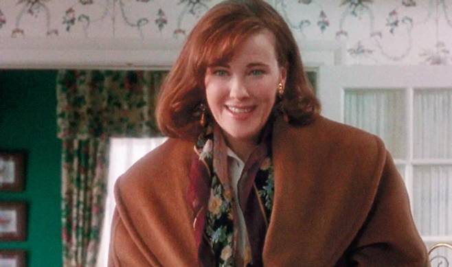 영화 '나 홀로 집에' 시리즈에서 케빈의 어머니 역할로 사랑을 받았던 배우 캐서린 오하라의 사망 원인이 폐색전증으로 밝혀졌다. /사진='나 홀로 집에'