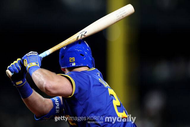 어뢰 배트의 대표적인 수혜자가 된 2025시즌 MLB 홈런왕 칼 랄리./게티이미지코리아