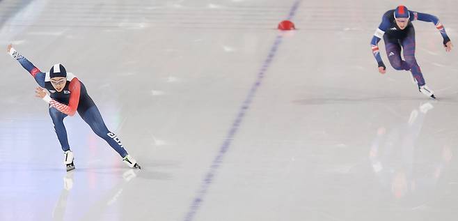 9일(현지 시각) 이탈리아 밀라노 스피드스케이팅 스타디움에서 열린 2026 밀라노-코르티나담페초 동계올림픽 스피드스케이팅 여자 1000ｍ 이나현의 경기 모습. [연합]