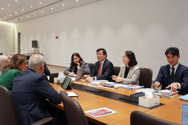 국립농업박물관 대표단과 이집트 대박물관 관계자들이 온라인 전시, 전문 인력 교류 등을 협의하고 있다.