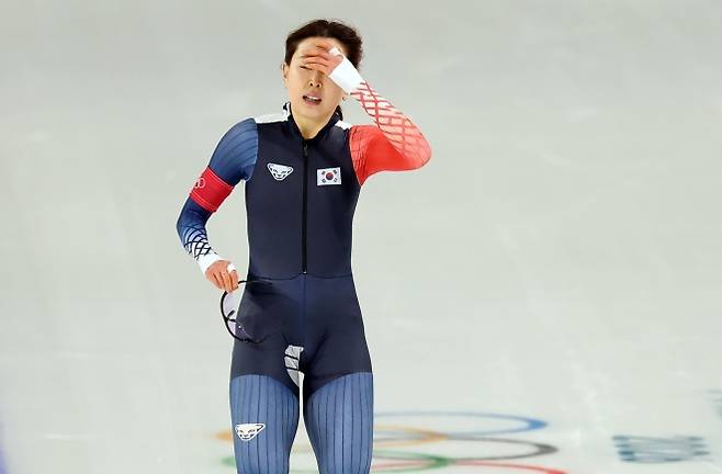 김민선, 아쉬운 마음 - (밀라노=뉴스1) 김진환 기자 = 스피드스케이팅 김민선이 9일(현지시간) 이탈리아 밀라노 스피드스케이팅 스타디움에서 열린 여자 1000m에 출전해 경기를 마친 뒤 아쉬워하고 있다.   이날 김민선은 1분16초24로 최종 18위를 기록했다. 2026.2.10/뉴스1