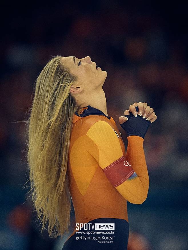 ▲ 네덜란드 스피드스케이팅 스타 유타 레이르담이 2026 밀라노 코르티나 동계 올림픽 스피드스케이팅 여자 1000m 정상에 올랐다. 대회 전 전용기 이동과 '개회식 패싱' 등으로 화제의 중심에 섰지만 실력 하나로 논란을 잠재웠다.