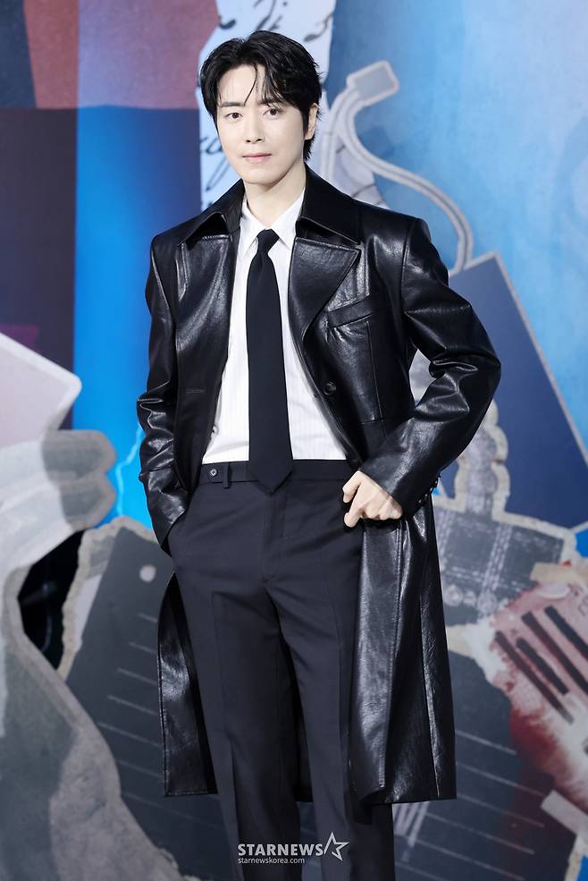 배우 이준혁이 10일 서울 중구 앰배서더 서울 풀만에서 진행된 넷플릭스 시리즈 '레이디 두아' 제작발표회에 참석해 포즈를 취하고 있다. /2026.02.10 /사진=김휘선 hwijpg@