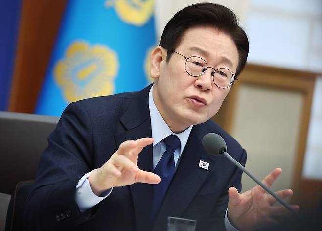 이재명 대통령이 10일 청와대에서 열린 국무회의에서 발언하고 있다. [사진 | 뉴시스]