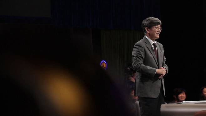 Son Suk-hee's Questions Season 4: A Return to the Home Theater Son Suk-hee's Questions Season 4: A Return to the Home Theater