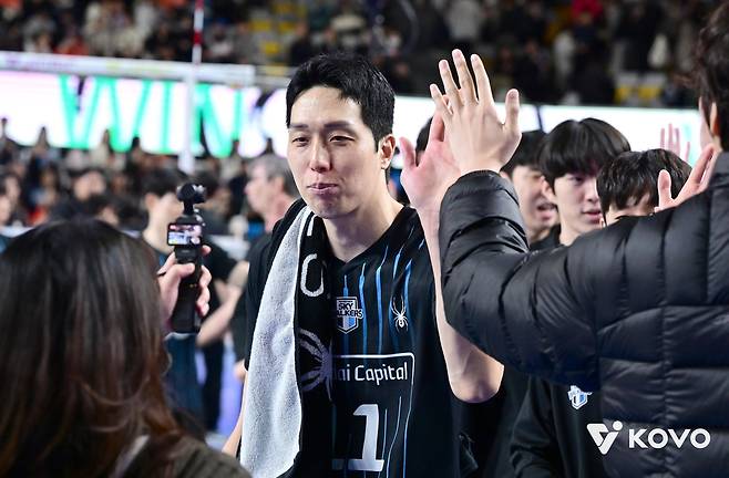 현대캐피탈의 베테랑 미들블로커 최민호(중앙) [한국배구연맹 제공. 재판매 및 DB 금지]