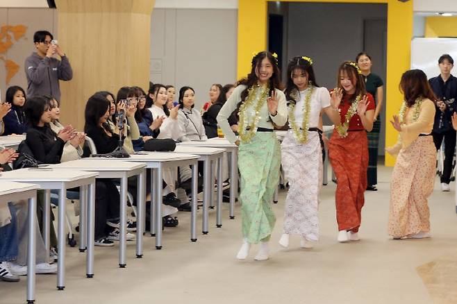 9일 계명대에서 열린 '외국인 유학생 설맞이 국가별 문화 교류 행사' 모습.(사진=계명대 제공)
