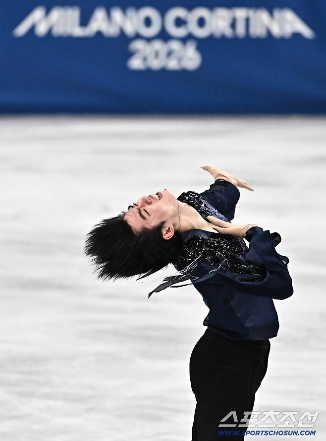 10일 이탈리아 밀라노 아이스스케이팅 아레나에서 피겨스케이팅 남자 싱글 쇼트프로그램 경기가 열렸다. 연기를 펼치고 있는 차준환. 밀라노(이탈리아)=송정헌 기자songs@sportschosun.com/2026.02.10/