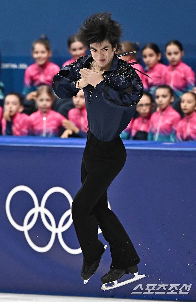 10일 이탈리아 밀라노 아이스스케이팅 아레나에서 피겨스케이팅 남자 싱글 쇼트프로그램 경기가 열렸다. 연기를 펼치고 있는 차준환. 밀라노(이탈리아)=송정헌 기자songs@sportschosun.com/2026.02.10/