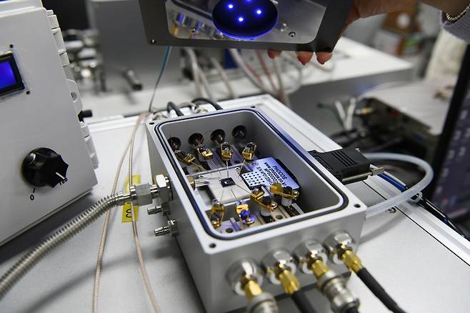 표준연이 개발한 LED 기반 다종 식별 가스 센서